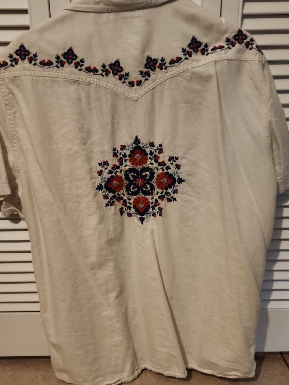 Rown Cream Short-Sleeve Button-Down Shirt with Floral Embroidery - Picture 4 of 4